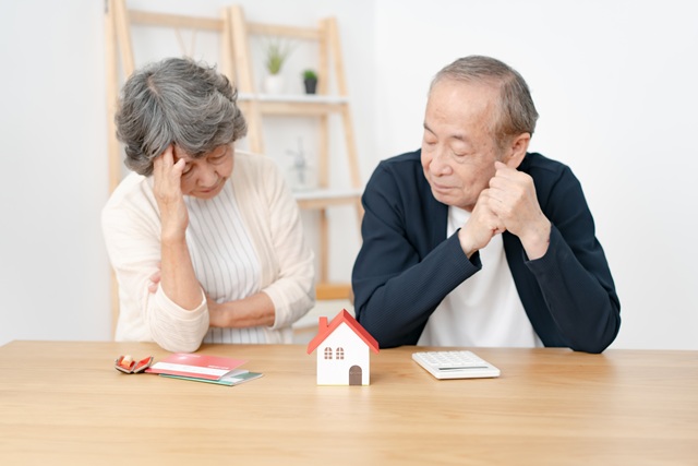 賃貸物件を検討している高齢者