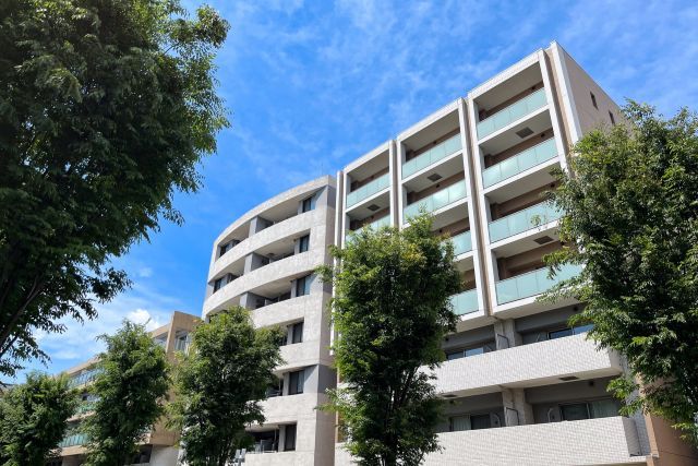 きれいなマンションの外観