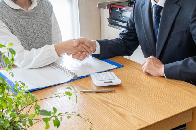 媒介契約が成立した様子