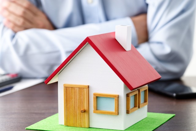 放置した実家の扱いに悩む人