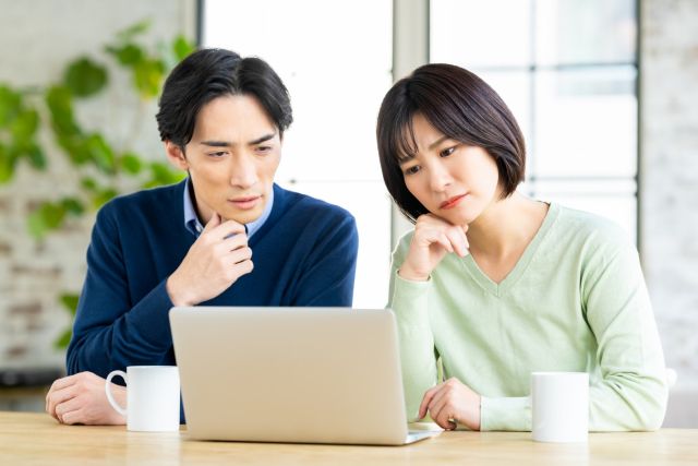 解約に悩む夫婦