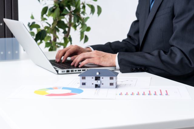 一括借り上げを担当する不動産管理会社のスタッフ