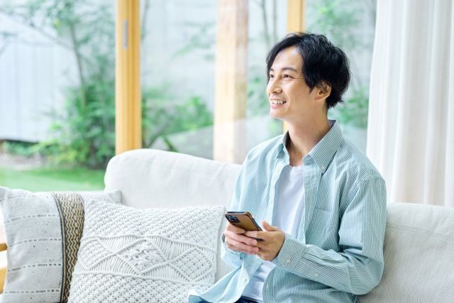 スマホから査定を依頼する人