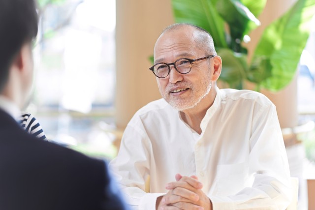 不動産売却の体験談を話す人