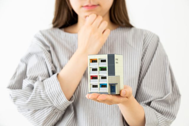 家の売却のタイミングで悩む人