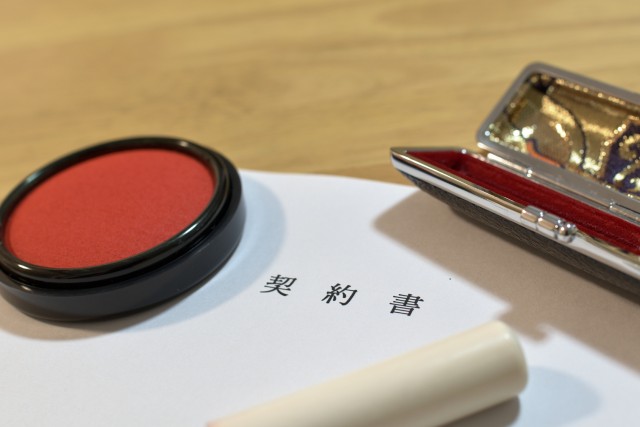 媒介契約の契約書と印鑑