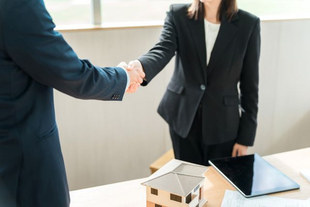 信頼できる不動産会社と契約した人