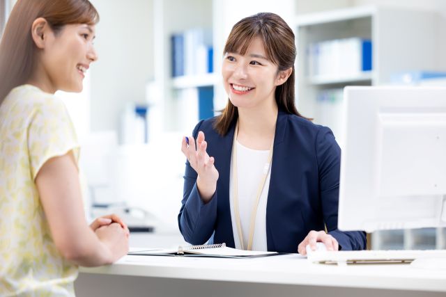 不動産会社の担当者