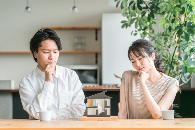 不動産のトラブルで苦悩する夫婦