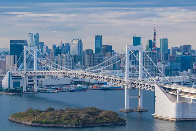 東京湾とレインボーブリッジ