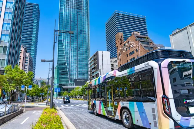 再開発された虎ノ門から湾岸へ向かう東京BRT